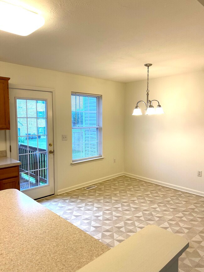 104 Windstone Dr