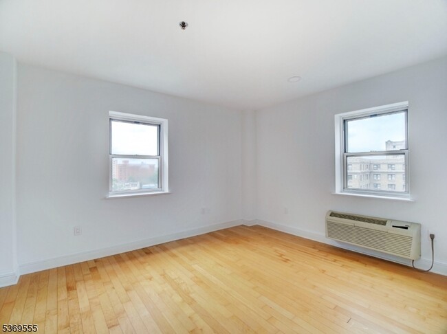 Photo - 70 S Munn Ave Unidad 711