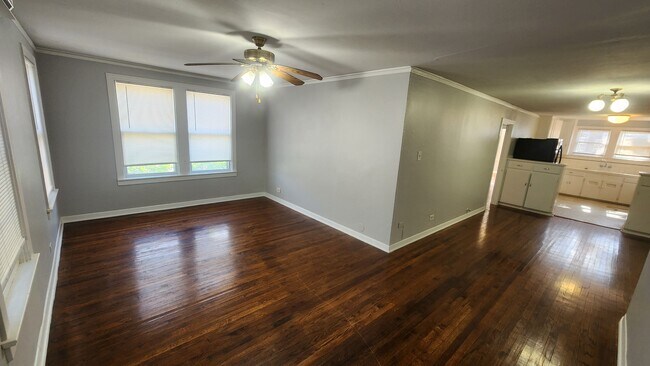 Living Area - 905 Ohio Ave