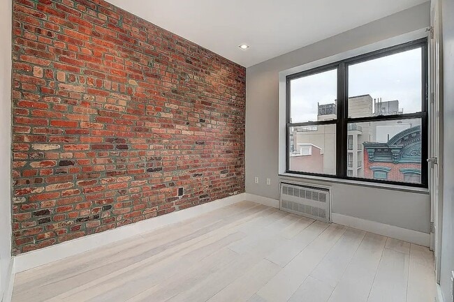 Photo - 202 E 13th St Unit 5D