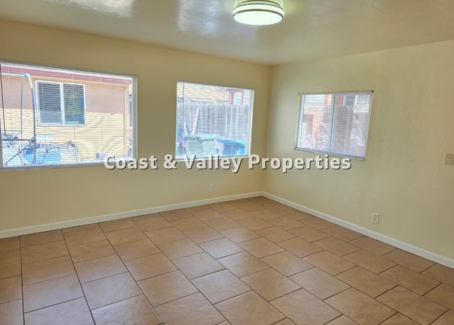 Building Photo - South Salinas home for RENT!!!