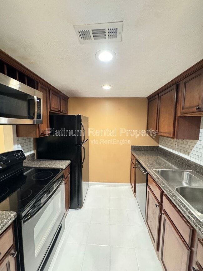 Photo - 3135 Reeves St