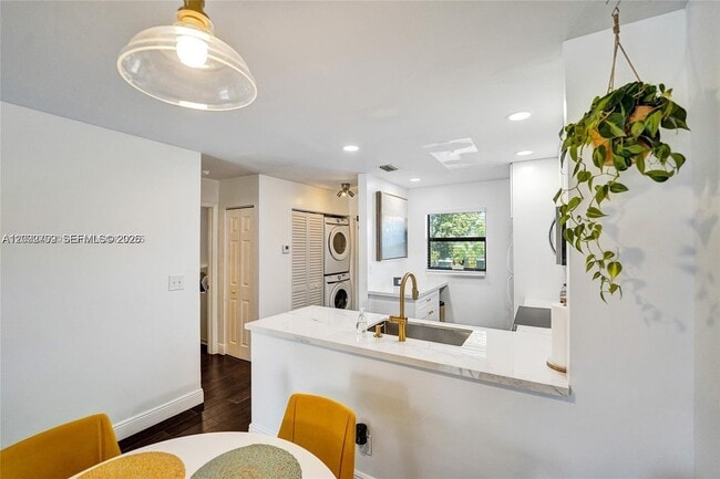 Photo - 10468 NW 10th St Unidad 204