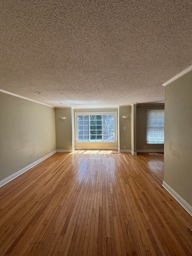 Photo - Half Month FREE! New Price Reduction!