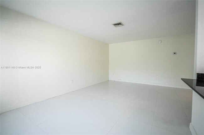 Photo - 1940 Biarritz Dr Unidad 3