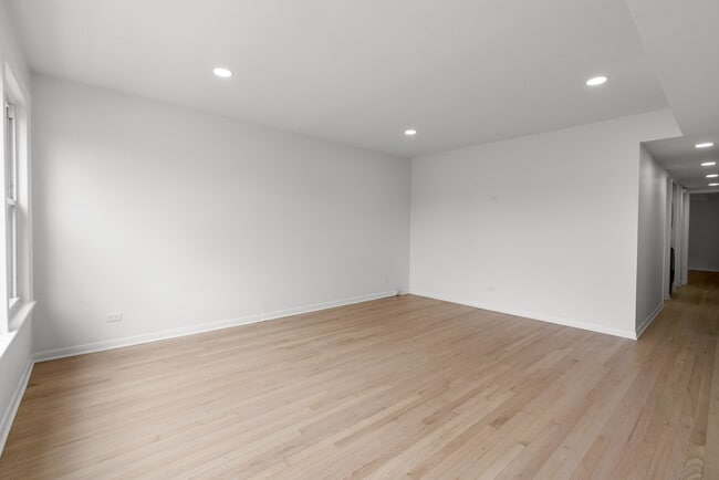 Photo - 5439 N Artesian Ave Unit 1