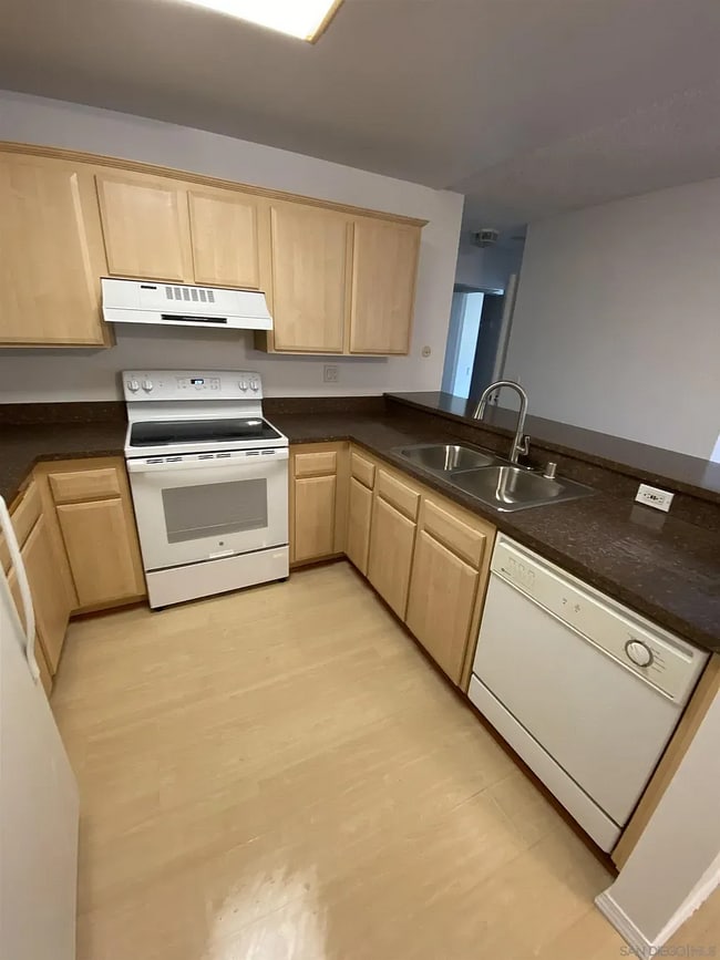 Building Photo - 1 bedroom in the wonderful Mission Verde c... Unit 210 Rental