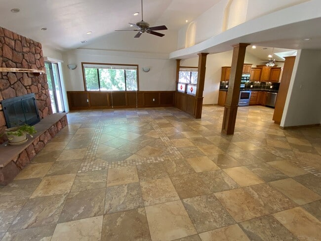 Photo - 2285 Sanborn Dr