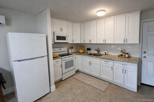 Building Photo - 110 Jericho Tpke Unit 3