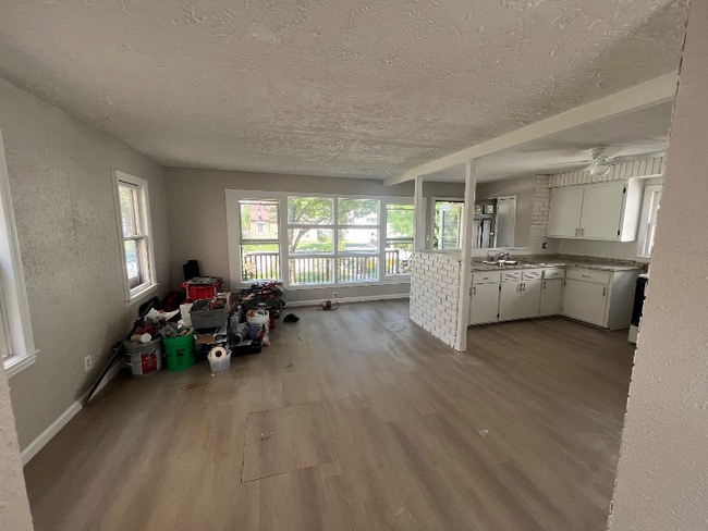 3653 E Hammond Ave