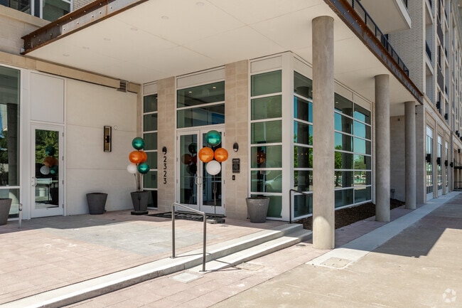 Leasing Office Entry - Ovation at Galatyn Park