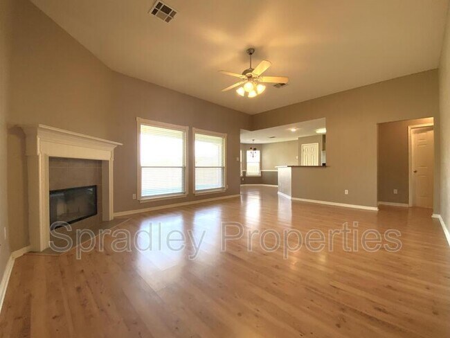 Photo - 2318 Kingsbury Dr