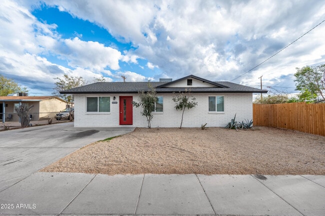Building Photo - 10947 W Mohave St Rental