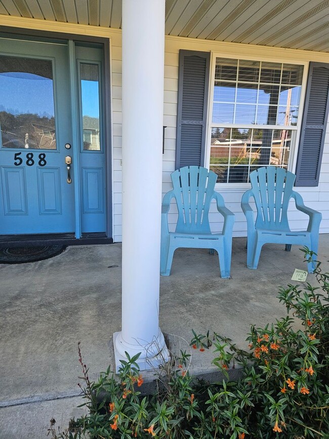 Photo - Stunning  newer 3 bed/2 bath home in Coos Bay