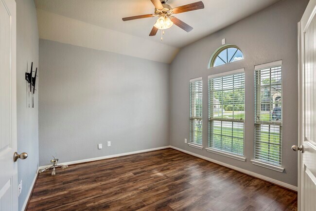 Photo - 5319 Claymore Meadow Ln