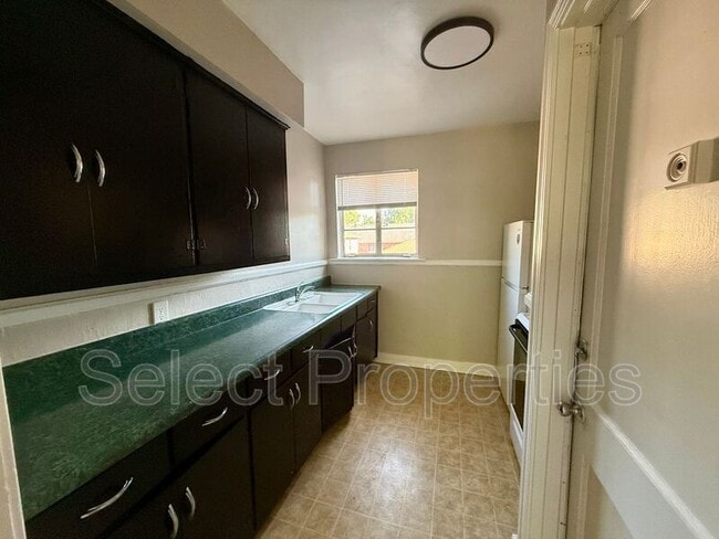 Photo - 608 Cherry Unit #12
