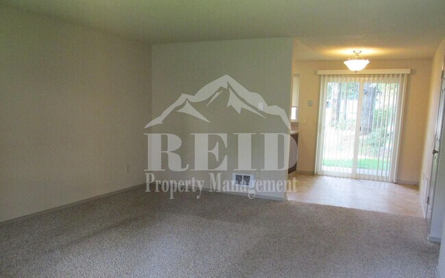 Photo - DUPLEX - 2 BED 1 BATH WITH 1 CAR GARAGE IN CENTRAL PORT ORCHARD! Unit 2