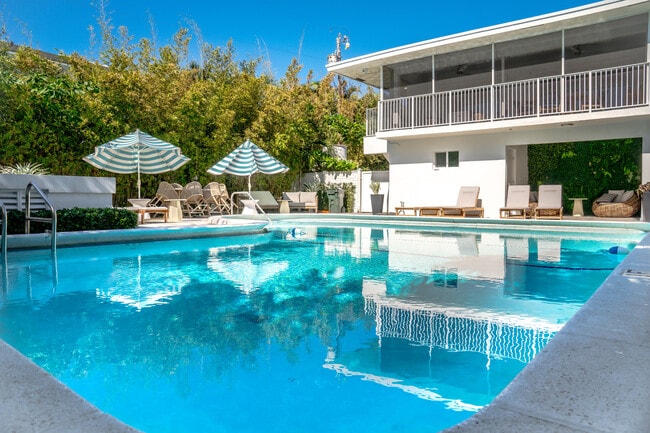 Photo - 501 N Ocean Blvd Unidad 7