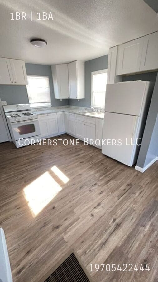 Photo - 215 S Curtis St