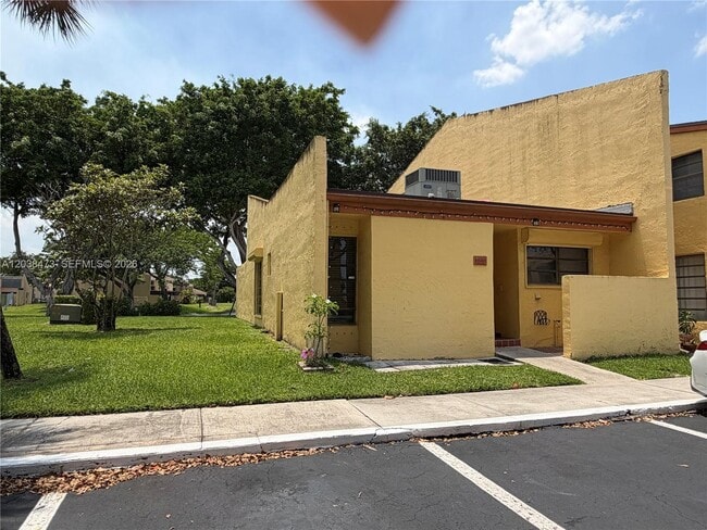 Building Photo - 1540 NW 93rd Ave