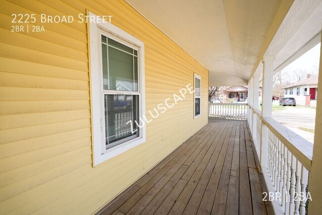 Photo - 2225 Broad St