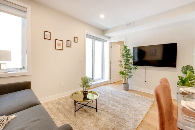 Photo - 1520 Av des Pins O Unit FL1-ID1319147P