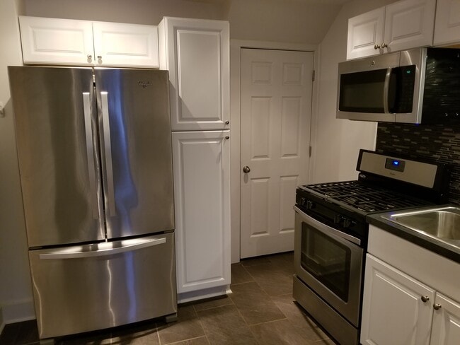 Photo - 455 W High St