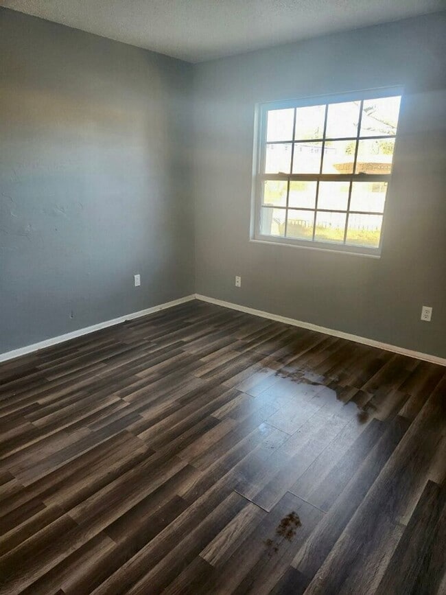 Photo - Great 2/1 duplex unit with large yard. Call Josh for showings 407-952-0608