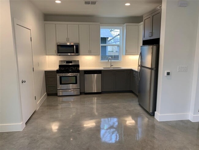 Photo - 3502-3502 Neal St