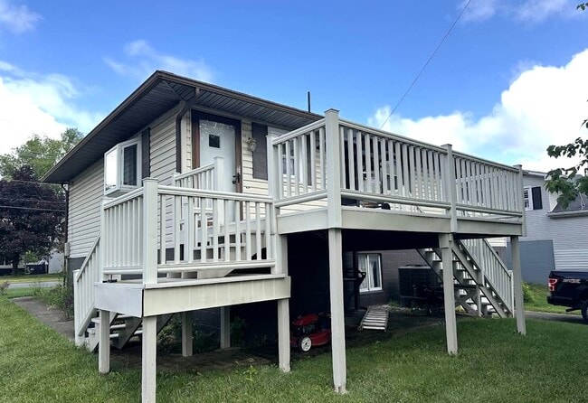 Back Deck - 708 S Broad St Casa