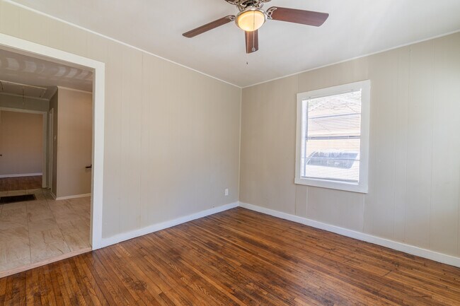 Photo - 1677 Echles St