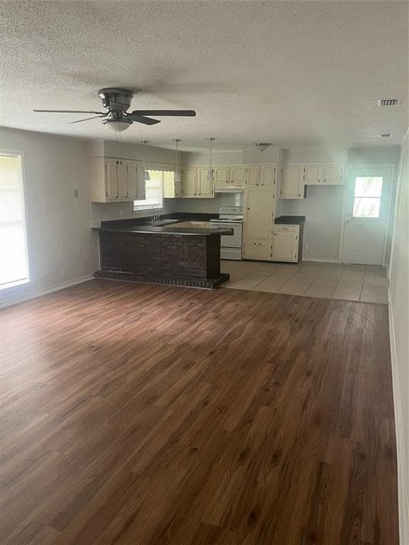 Photo - 6350 Gilbert Dr W