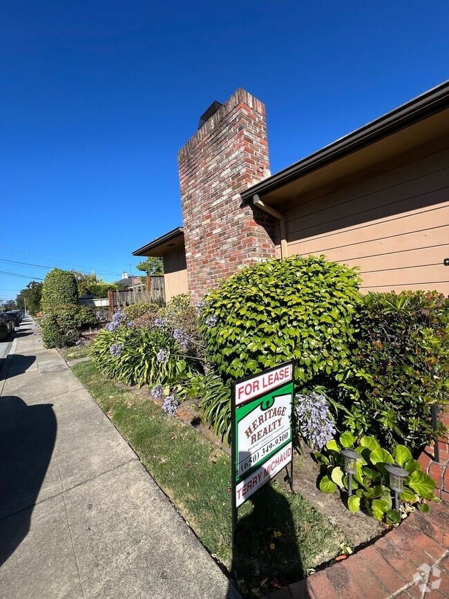 Building Photo - G1 | 139-141 Hobart Avenue Unit 139 Rental