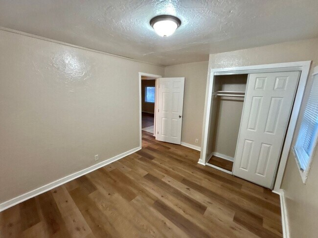 Photo - sF01537 Unit T1537