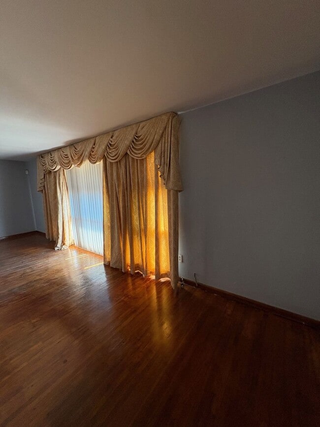 Photo - 3 Bedrooms and 1 Bathroom