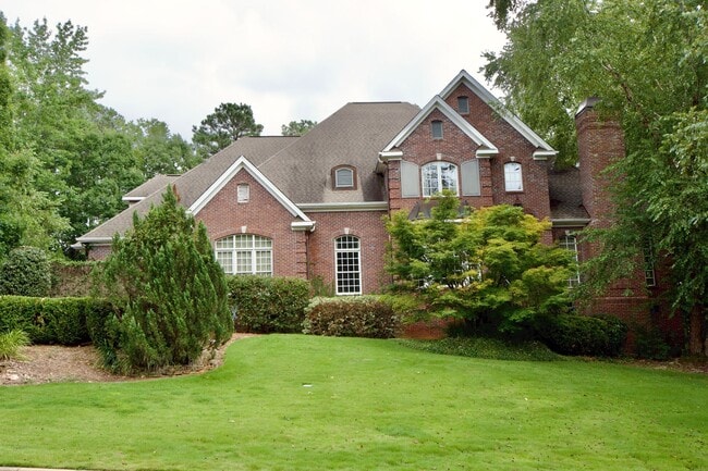 Building Photo - Executive Golf Course Rental in Moores Mil...
