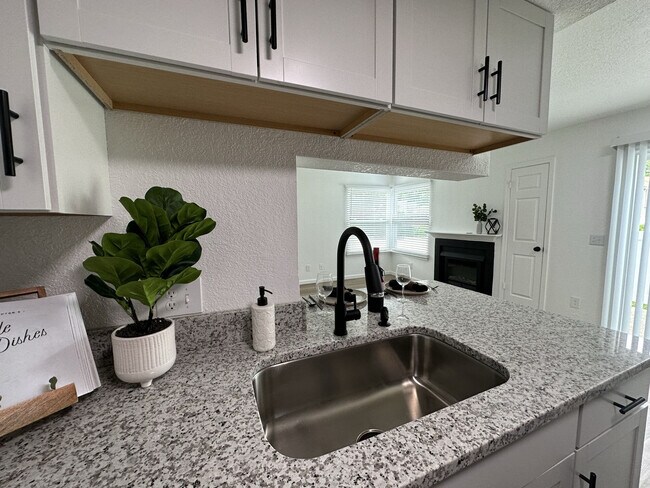 Photo - Royal Pointe Apartments