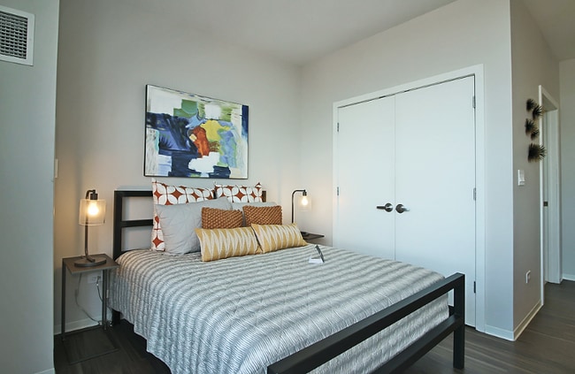 Photo - 754 W Adams St