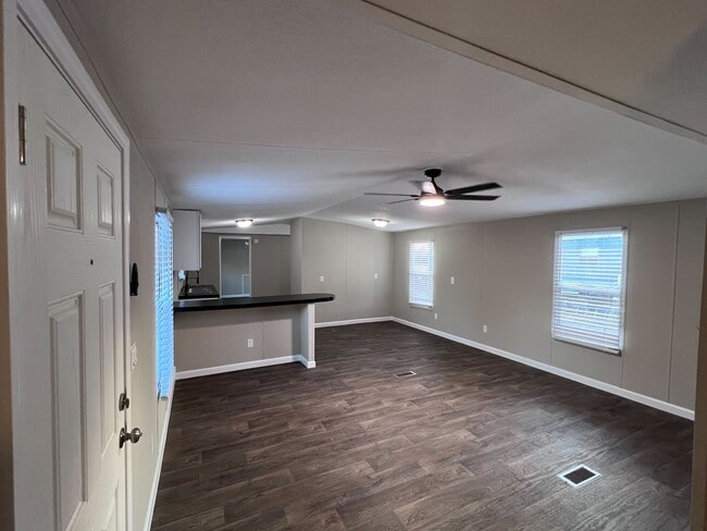 Photo - 215 Comanche Trail