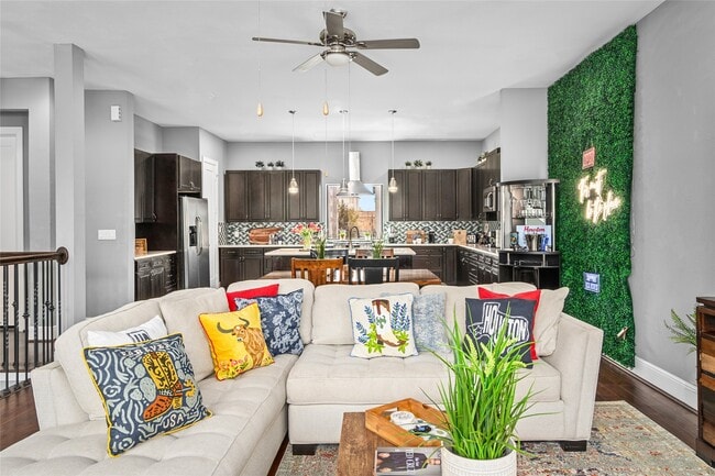 Photo - 2104 Webster St