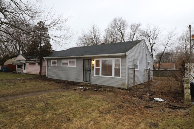 Building Photo - 3 Bedroom Close to Highway - Section 8 Welcomed