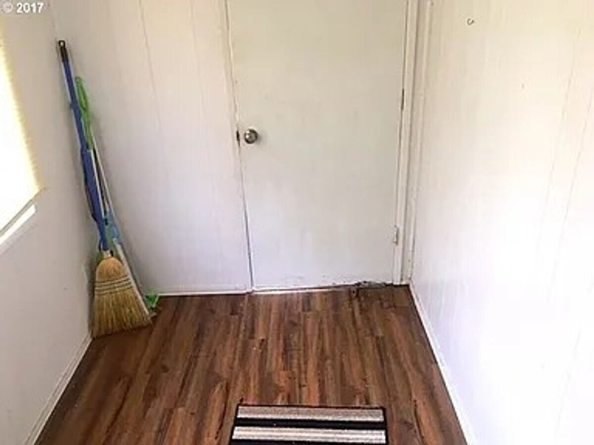 Photo - 172 NW Phillips St Unit EE-0002 | 172 N.W. Phillips St. #2