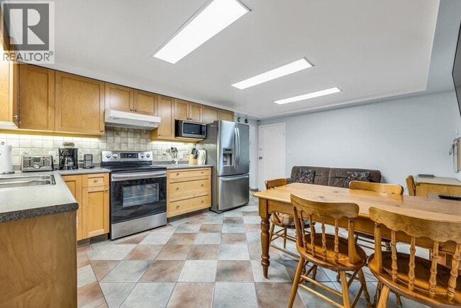 Photo - 556 Kaslo St