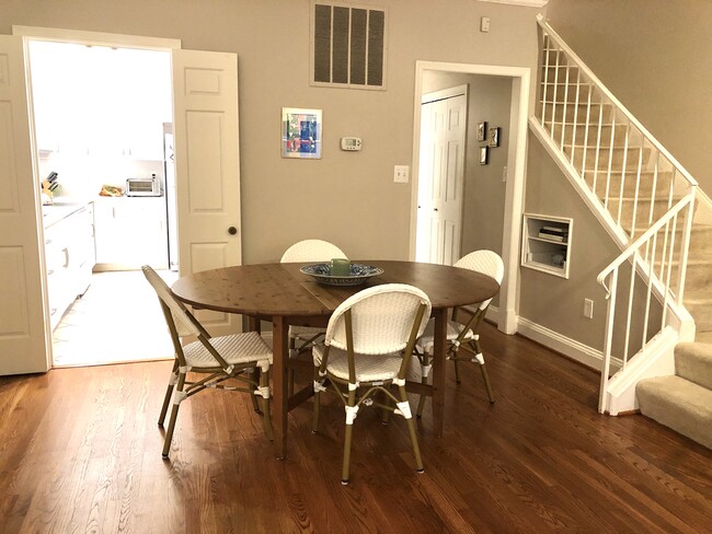 Generous dining space - 1660 Beekman Pl NW Unit 1660-D