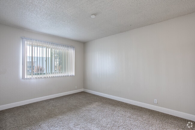 1BR, 1BA - 575SF