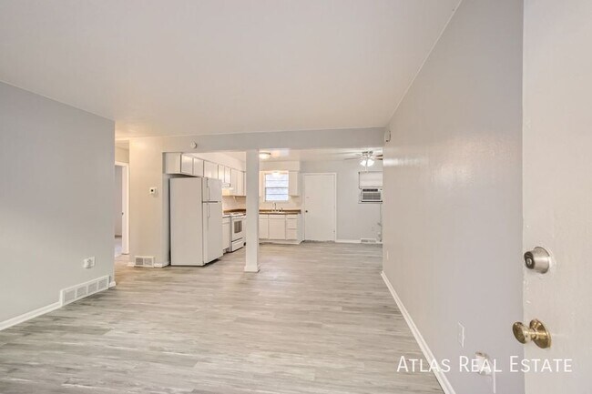 Photo - 331 N Columbine St Unidad D