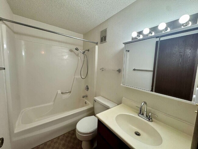 Photo - 2-3 3 Michael St Unidad Apt 9