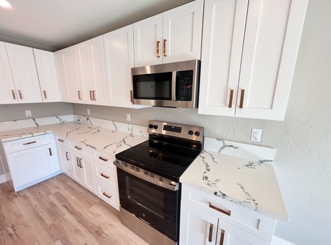 Photo - Beautiful New 3 Bedroom Phoenix home with Den/Loft! No HOA