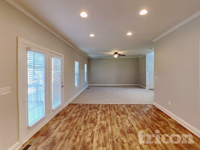 Photo - 523 Twyla Dr