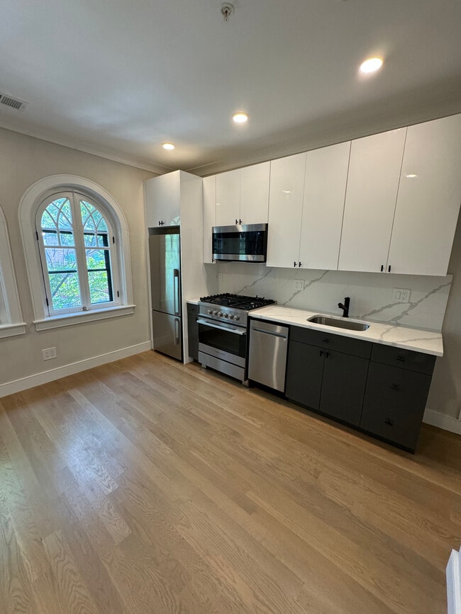 Photo - 529 Newbury St Unidad 6 Rental